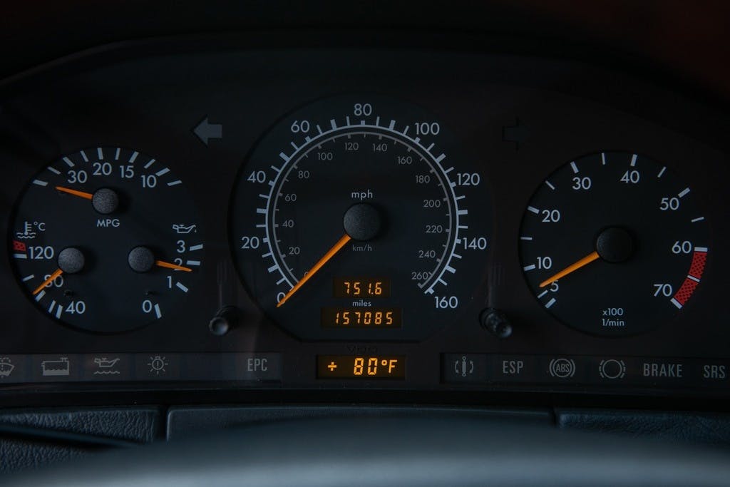 Michael Jordan - 1996 Mercedes S-Class S600 speedometer