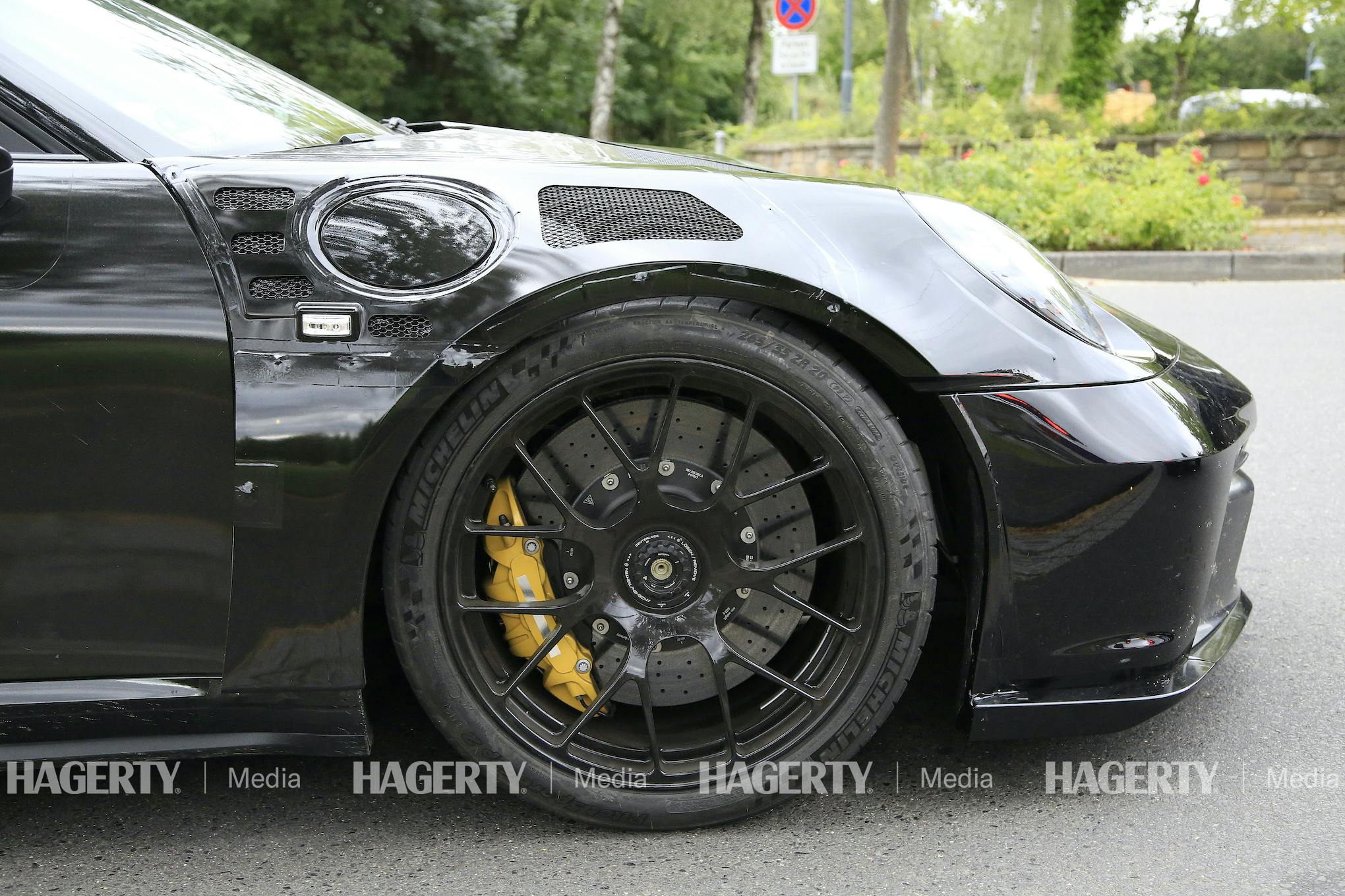 Porsche 911 GT3 RS front panels wheels brakes