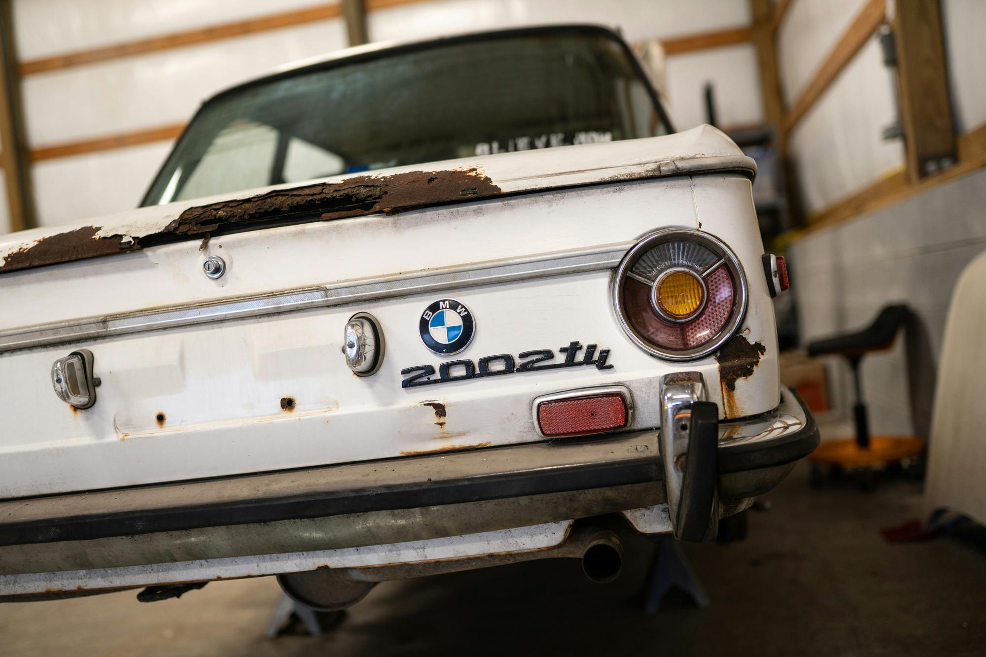 rusted retro bmw 2002 project rear end