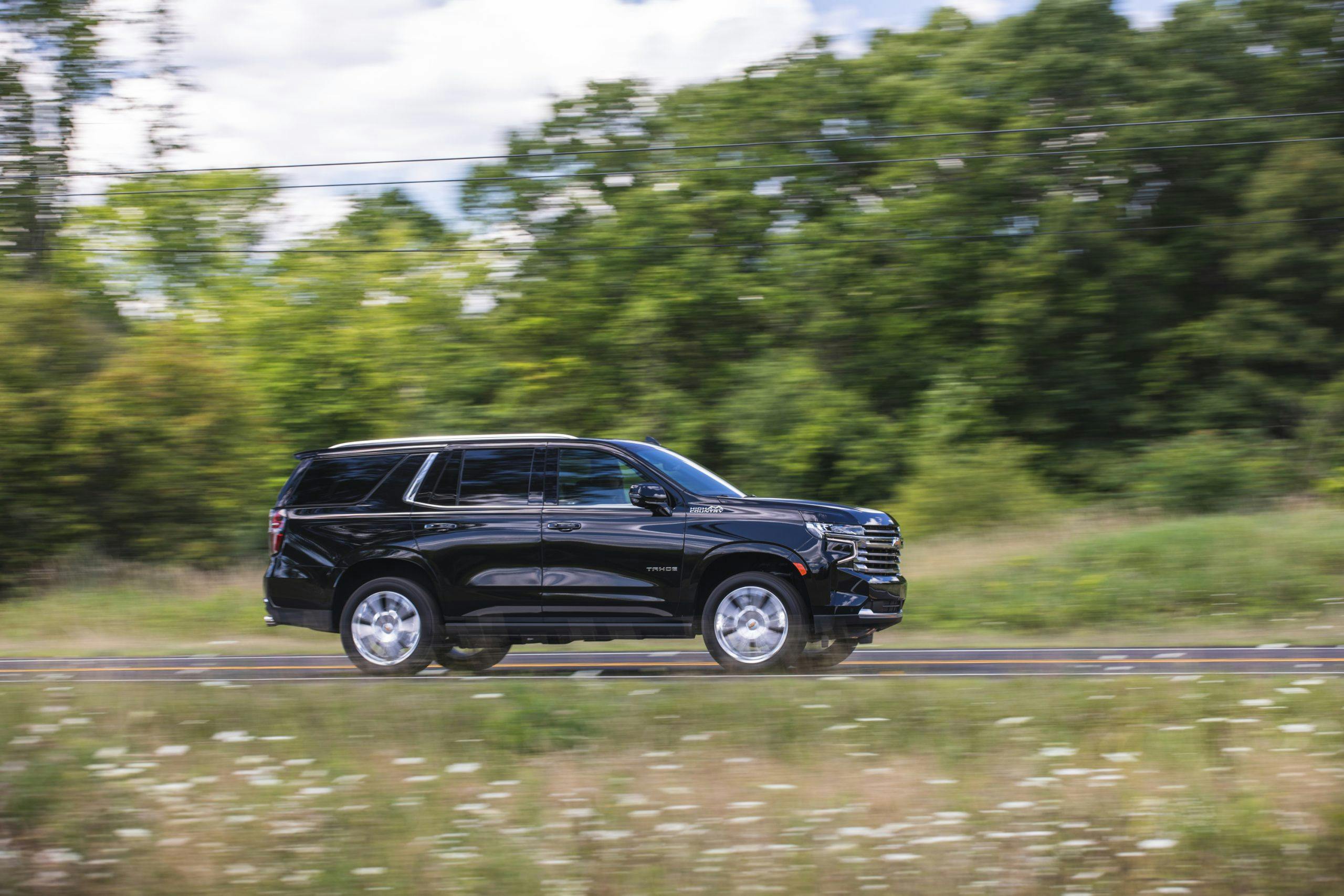 2021 Chevrolet Tahoe High Country side profile action