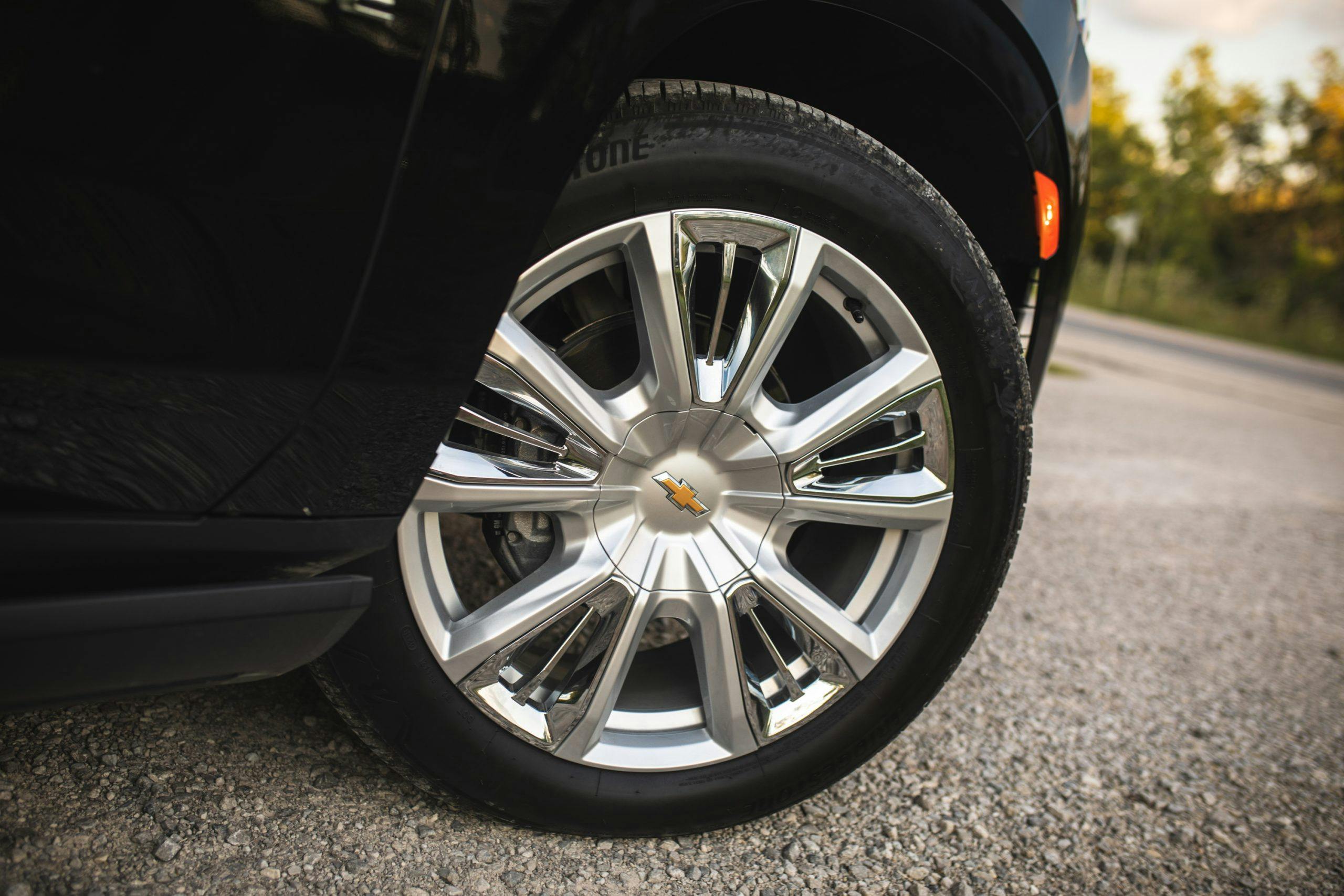 2021 Chevrolet Tahoe High Country wheel and tire