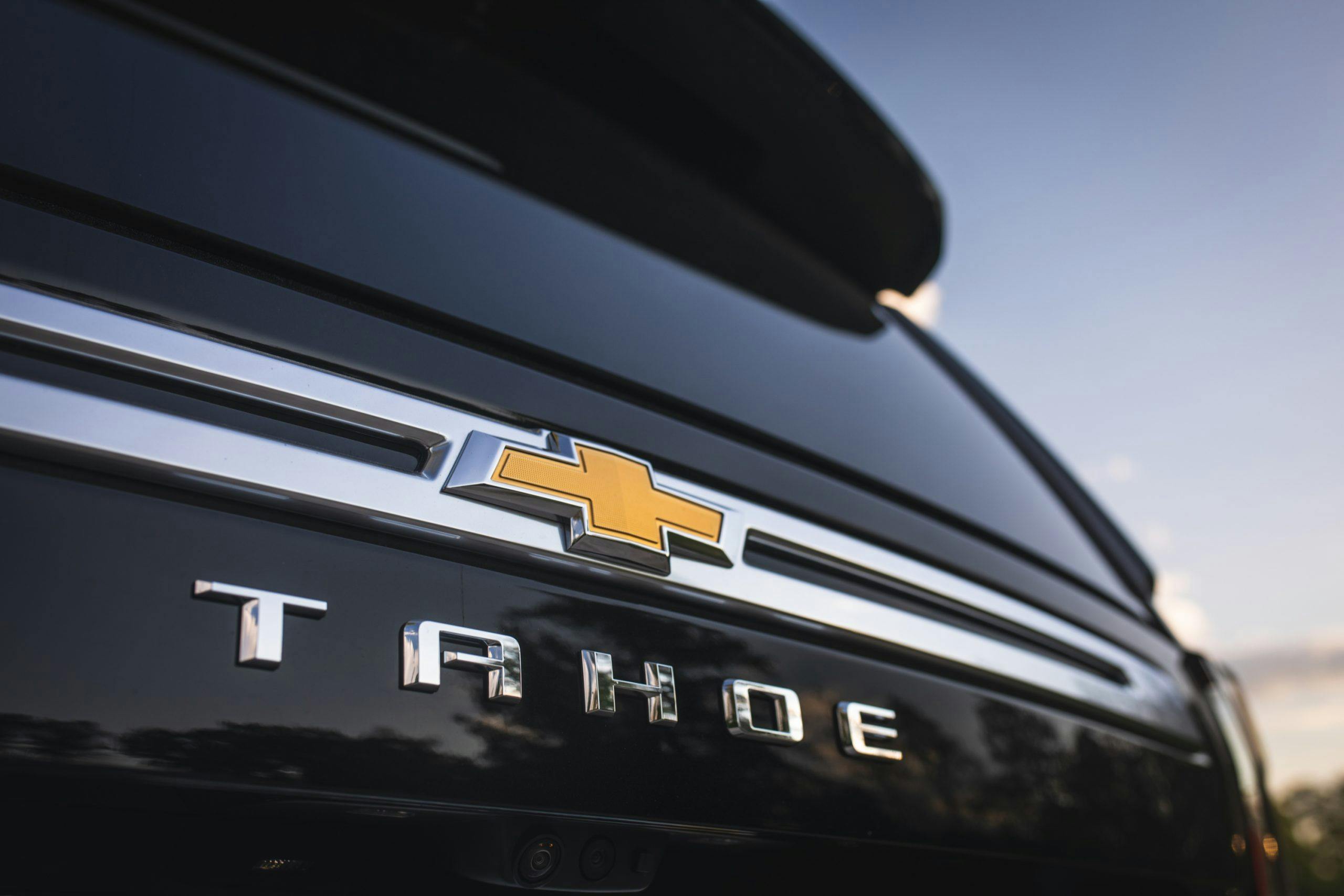 2021 Chevrolet Tahoe High Country logos
