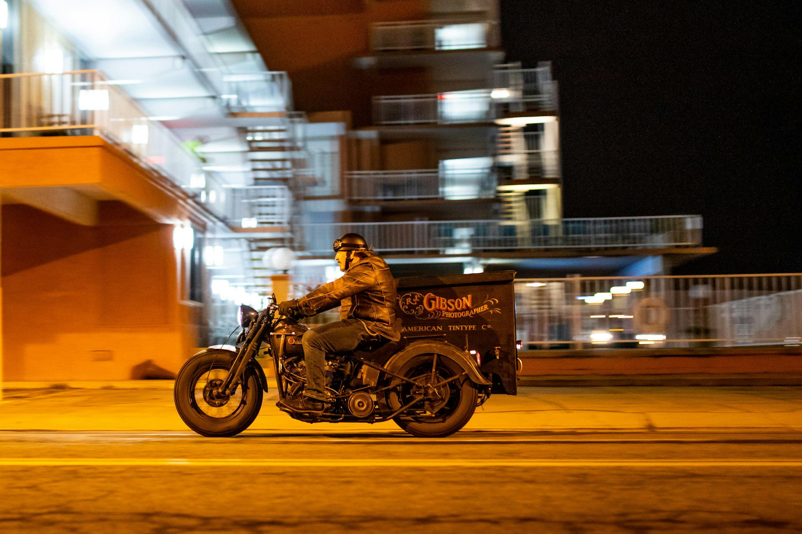 gibson motorbike street action