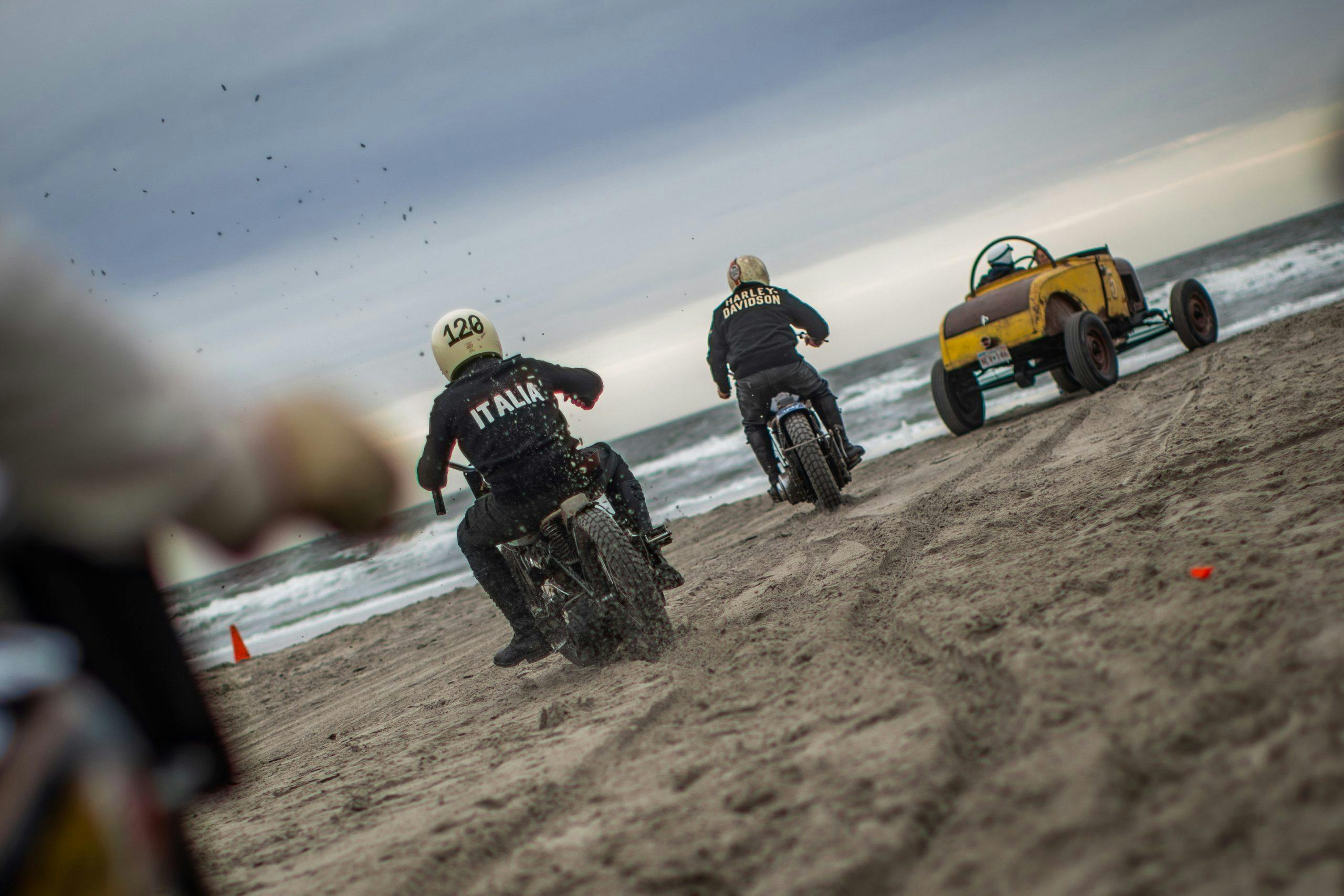 motorbike beach racers rear