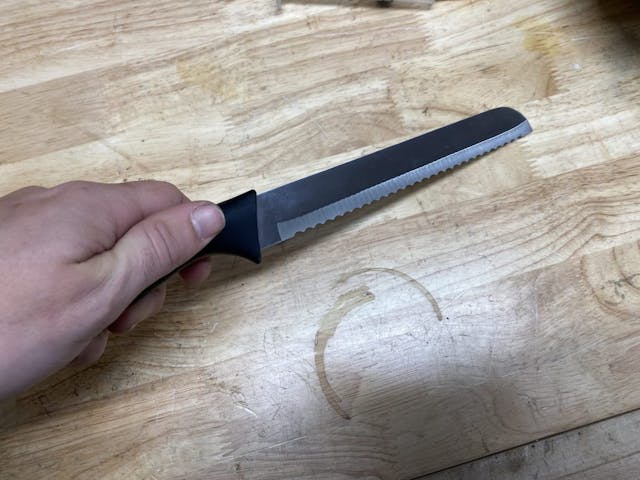 Serrated bread knife 2