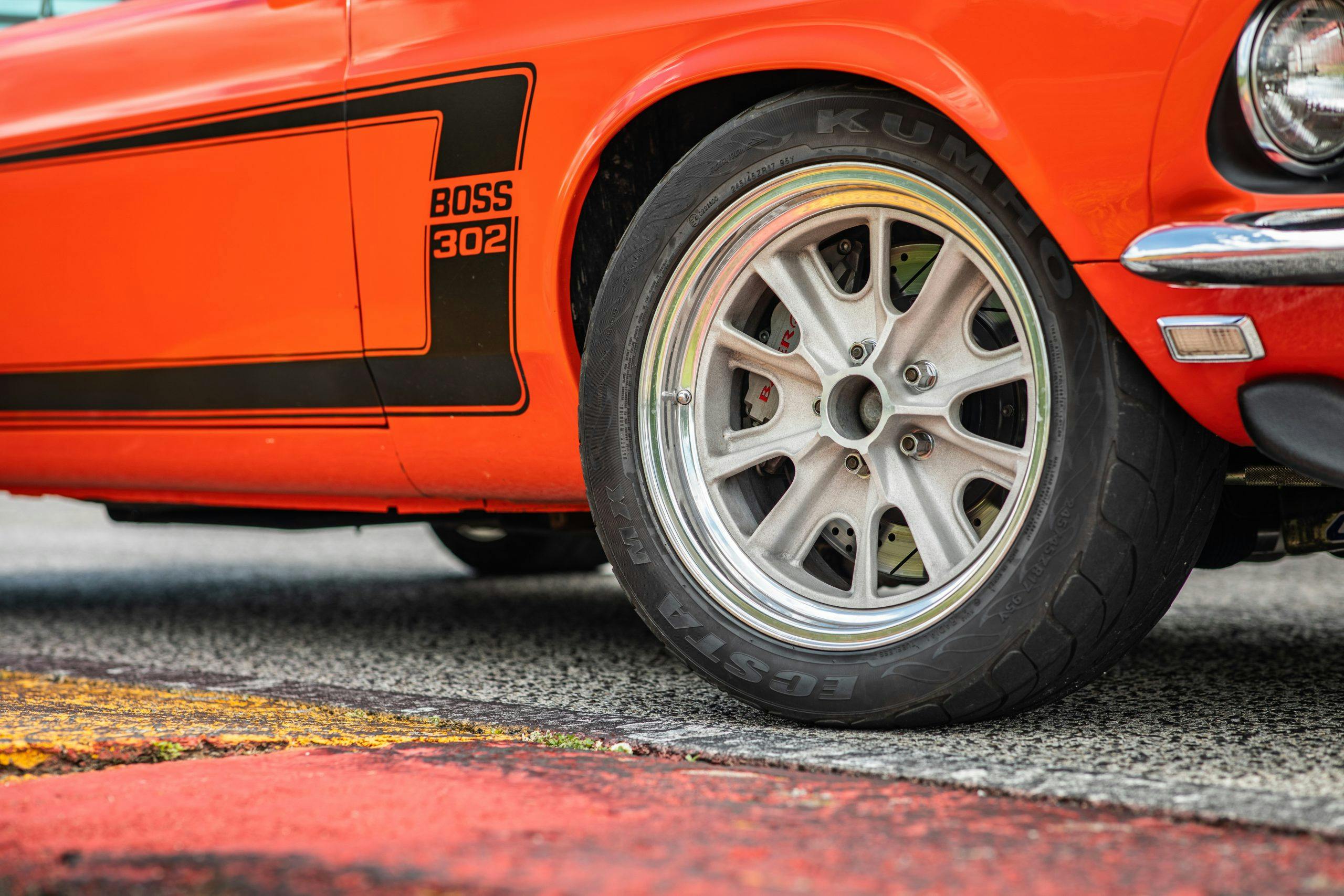 ford mustang boss 302 wheel graphics