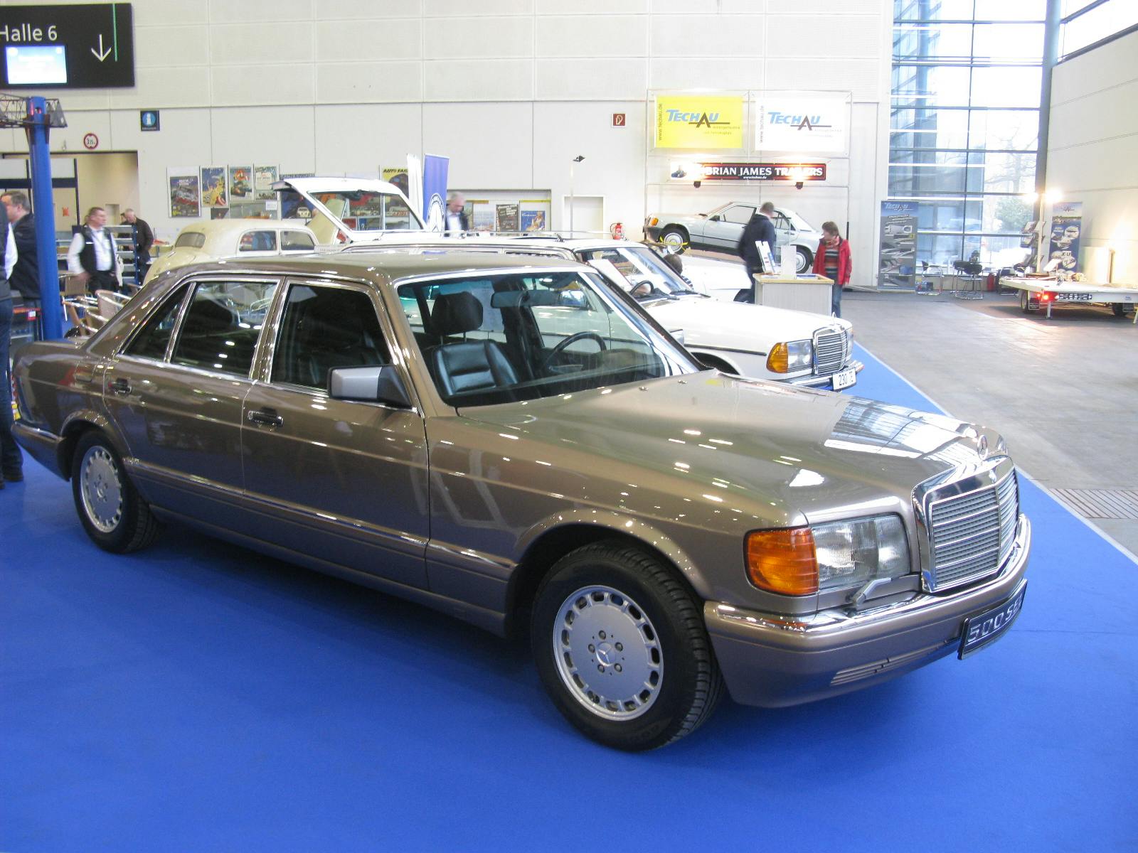 Mercedes-Benz_500_SEL_W126_(12443809924)