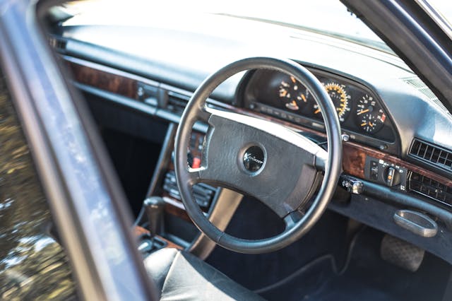 mercedes benz 500 SEL interior front steering wheel