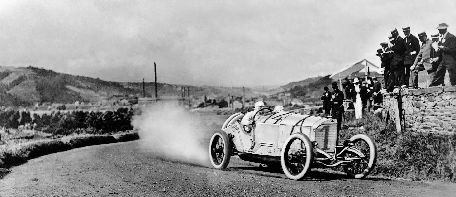 Ralph de Palma racing action