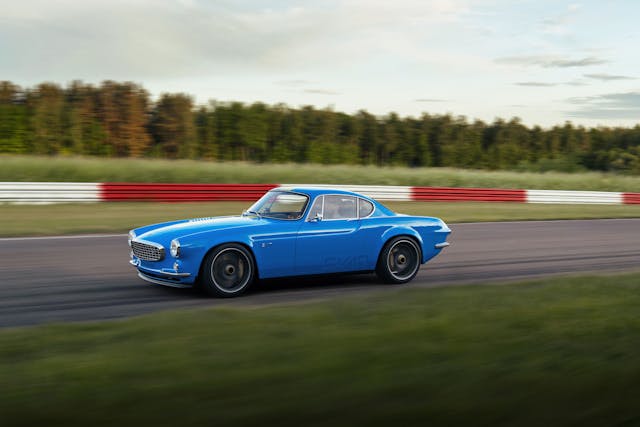 Volvo P1800 Cyan front three-quarter dynamic track action