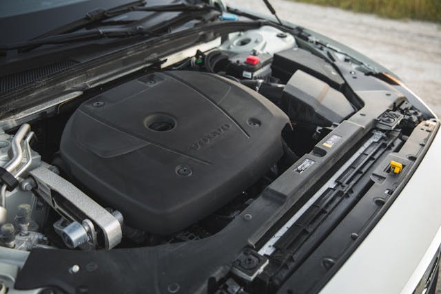 Volvo V60 Cross Country T5 AWD engine bay
