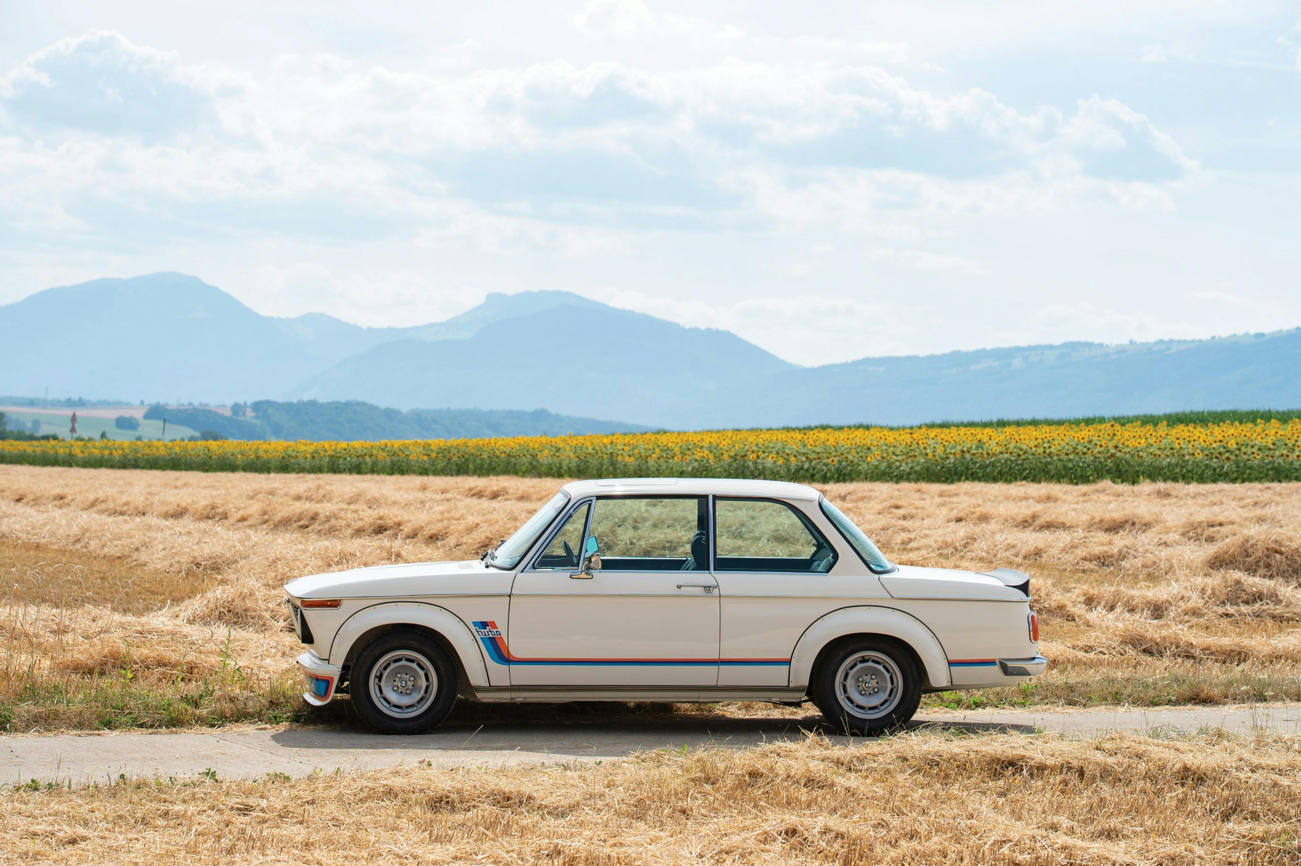 1974-BMW-2002-Turbo side profile