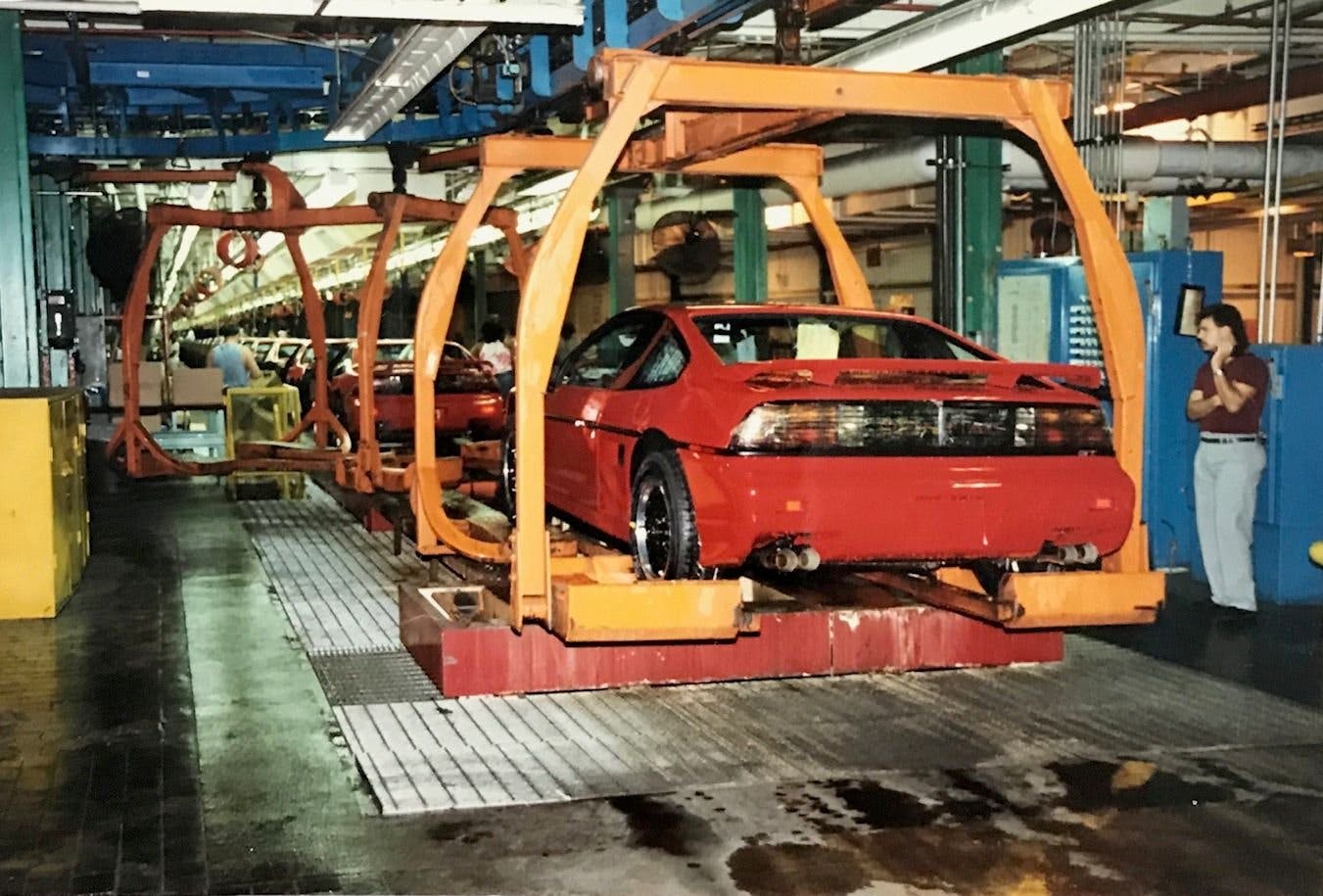 1988 pontiac fiero gt assembly line