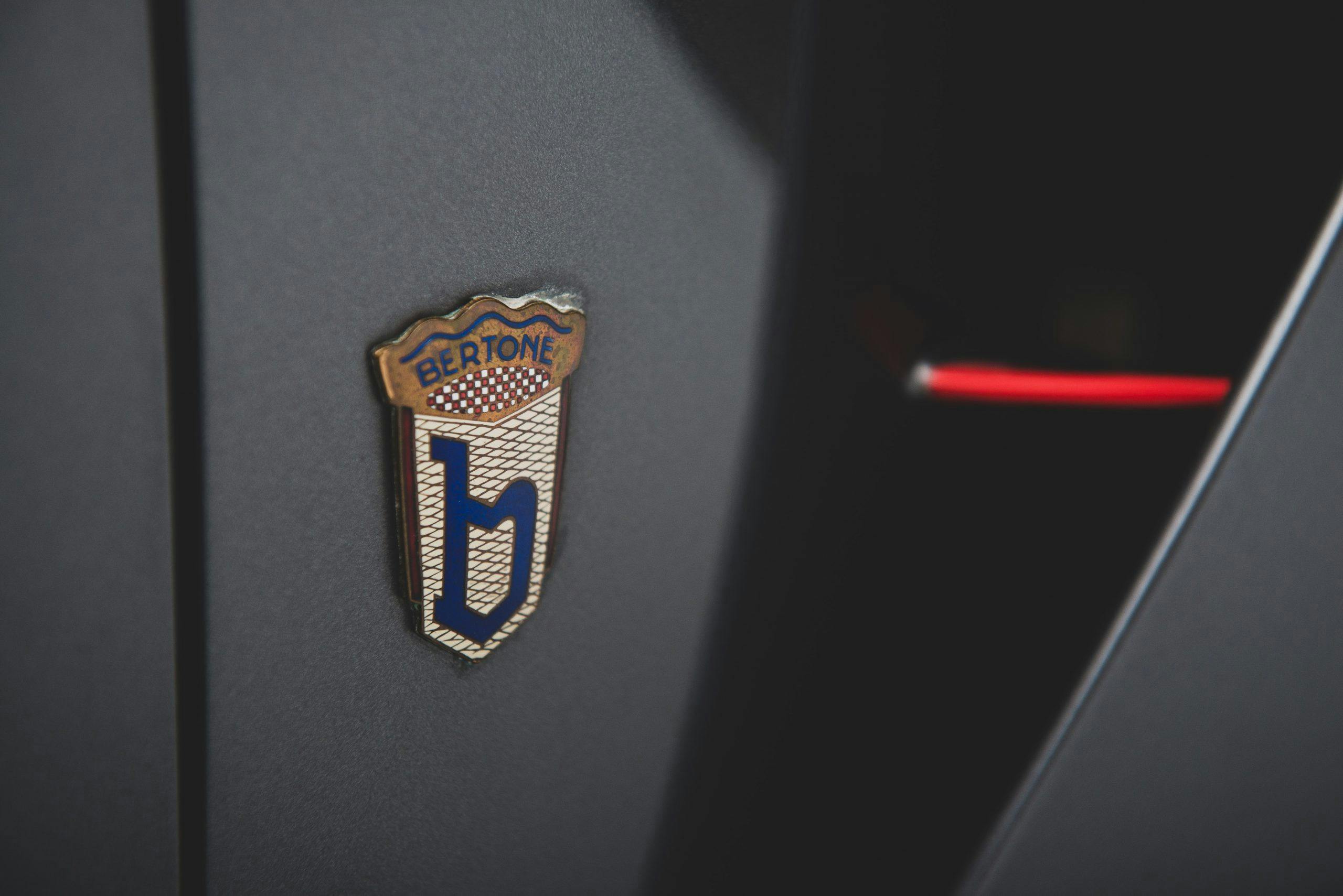 Alfa Romeo Berlina Aerodinamica Tecnica bertone badge