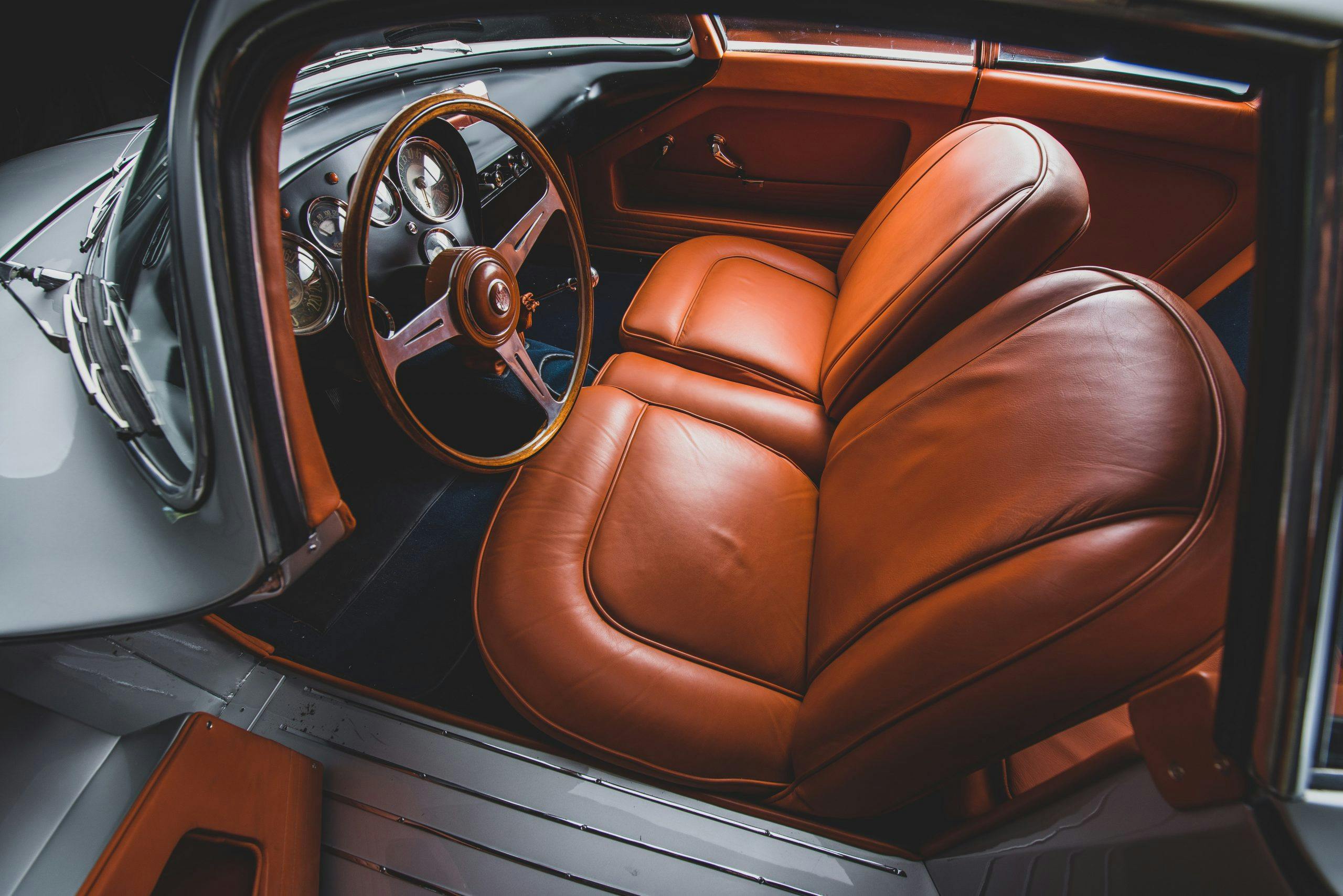 Alfa Romeo Berlina Aerodinamica Tecnica interior leather seats