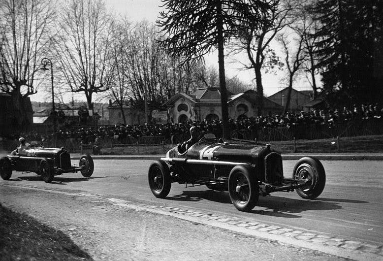 Tazio Nuvolari leads Alfa Romeo teammate René Dreyfus at the 1935 Pau Grand Prix.