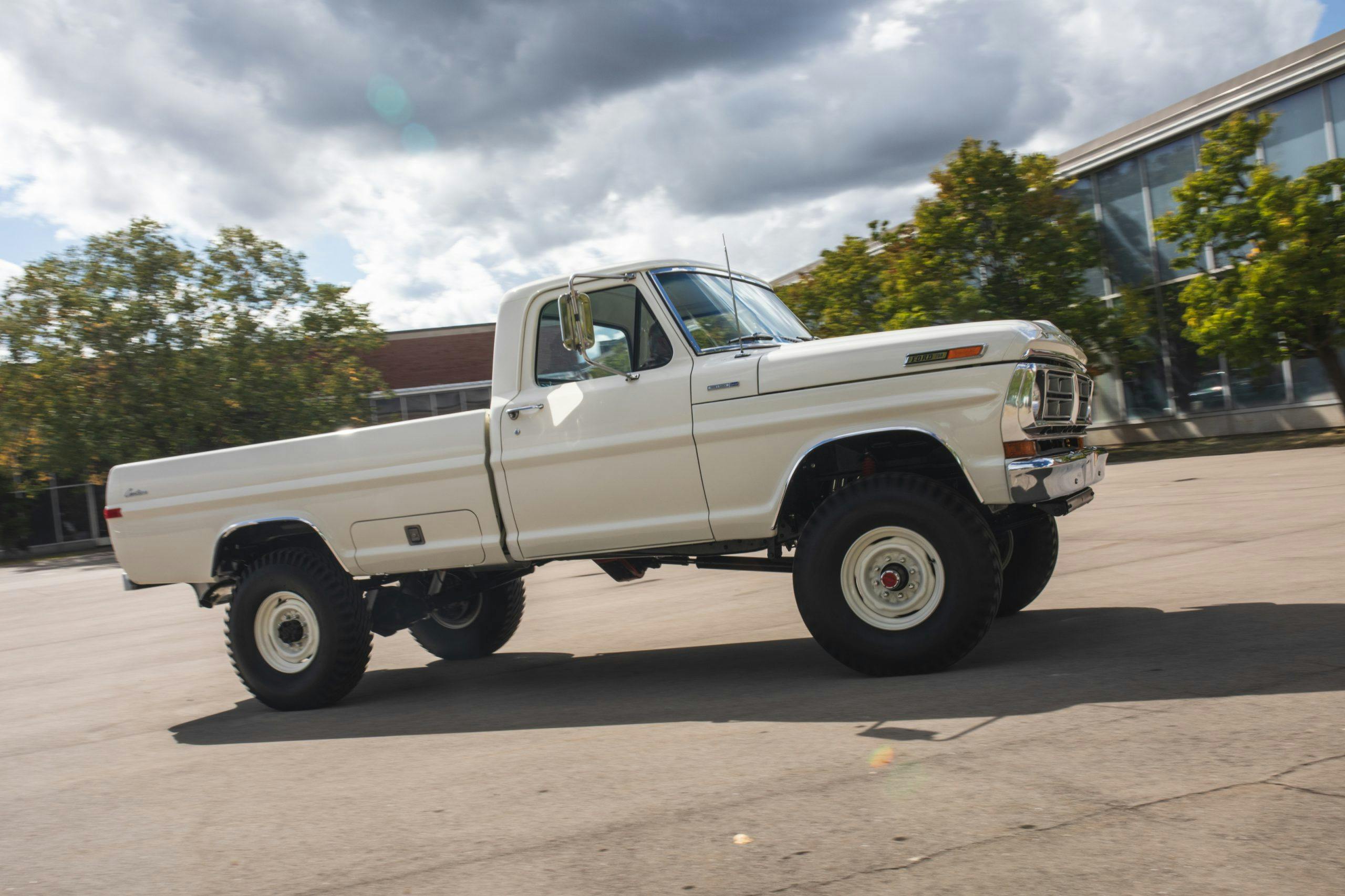 Ford F-250 PDC closing car show