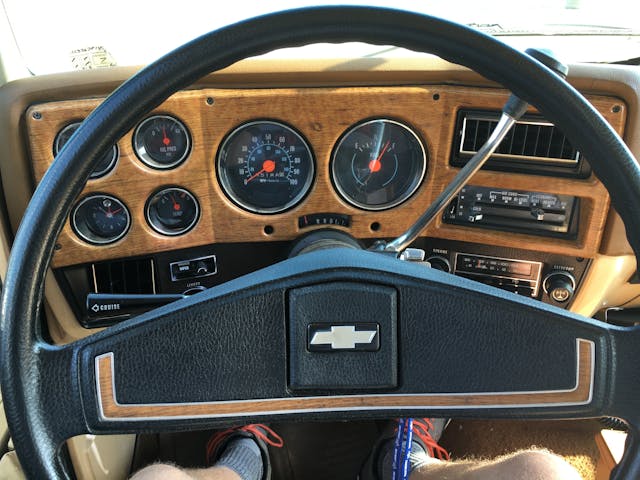 1977 Chevrolet Suburban gauge cluster
