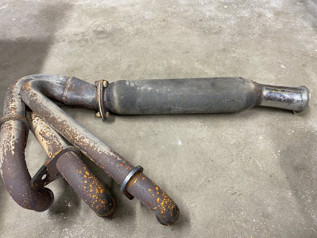 Chevrolet Corvair Headers corrosion 2