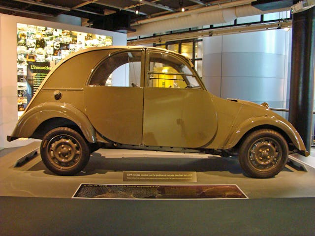 1939 citroen 2cv side profile