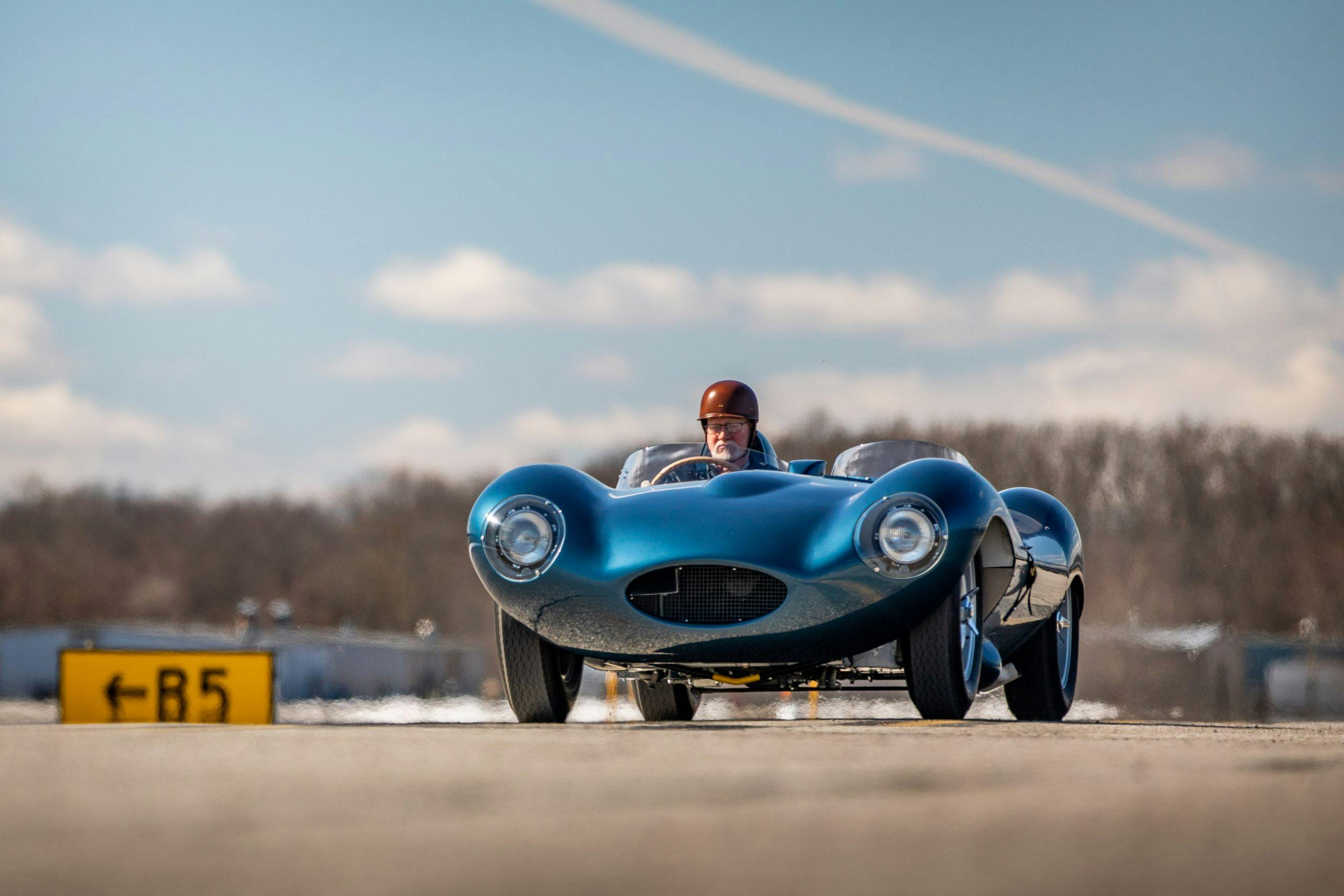 1955 Jag D-Type front dynamic action