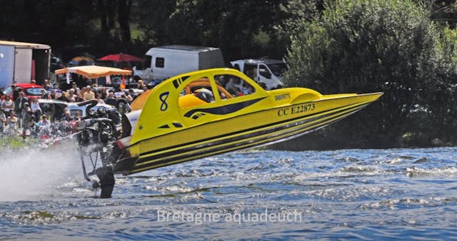 Citroën boat - Aquadeuch video yellow boat gets air