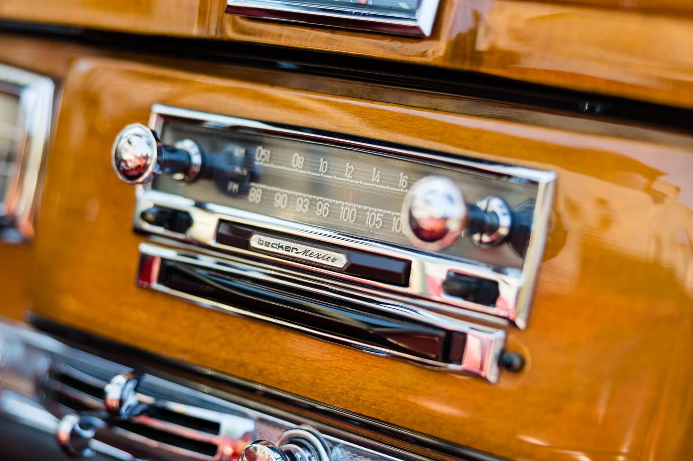 Ella Fitzgerald - 1959 Mercedes-Benz 300D - radio