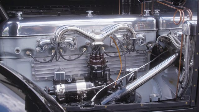 HVA - 1921 Duesenberg - Driving Experience - Close-up Straight Eight engine