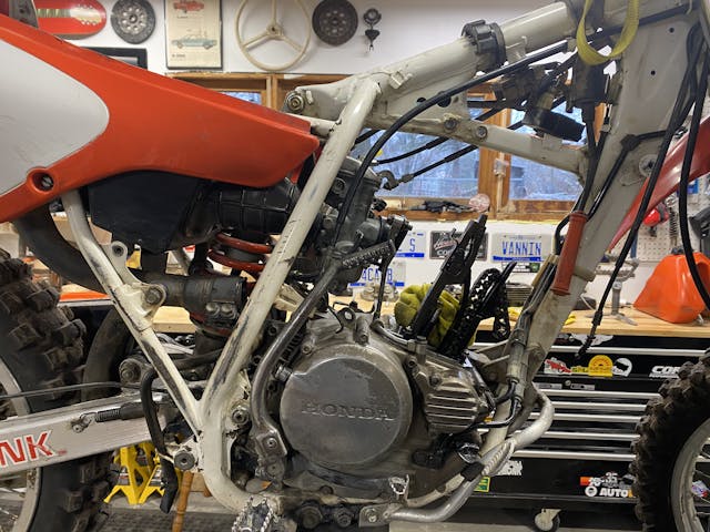 Honda XR250 with cylinder and head removed