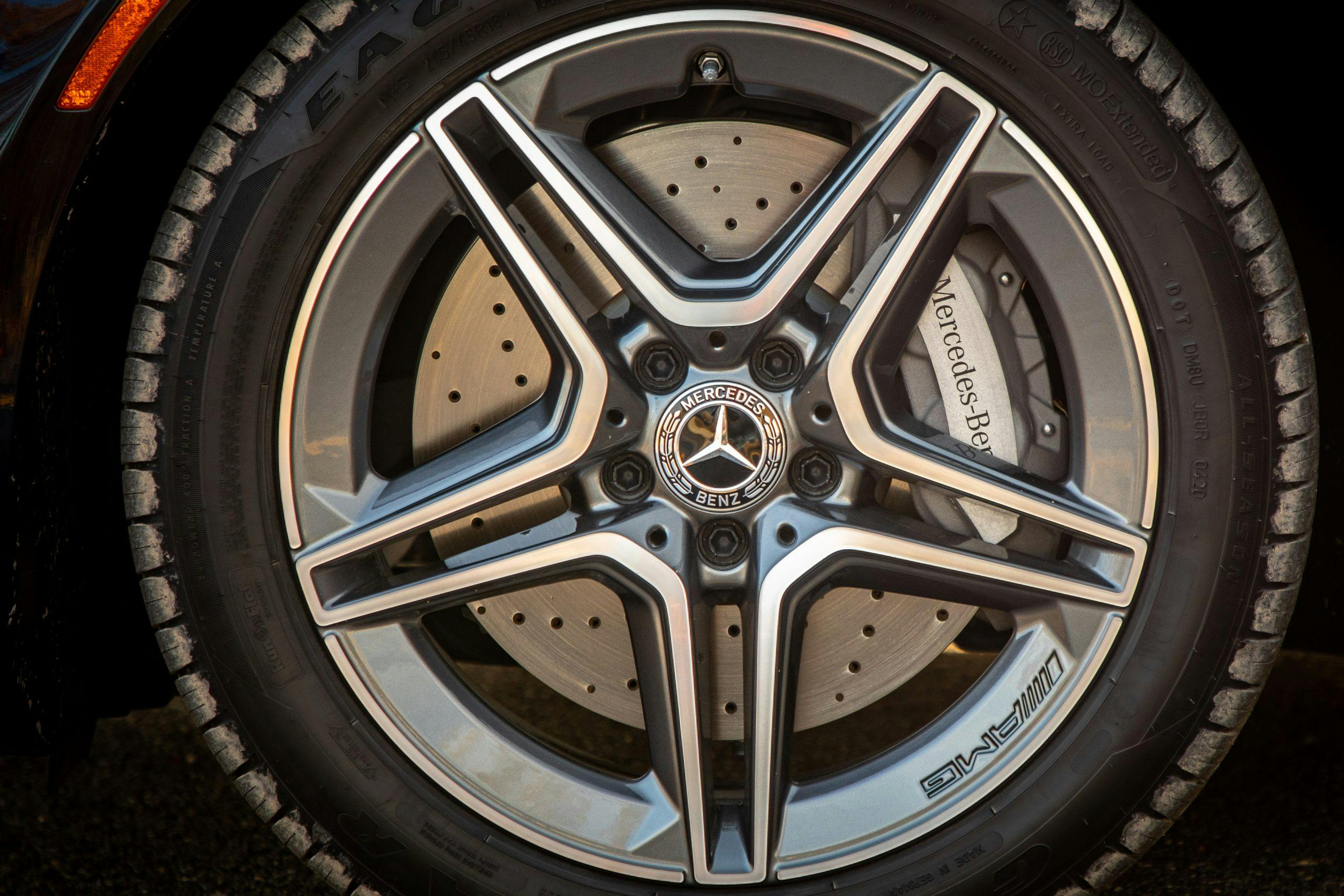 2021 Mercedes Benz E 450 4MATIC wheel brake detail