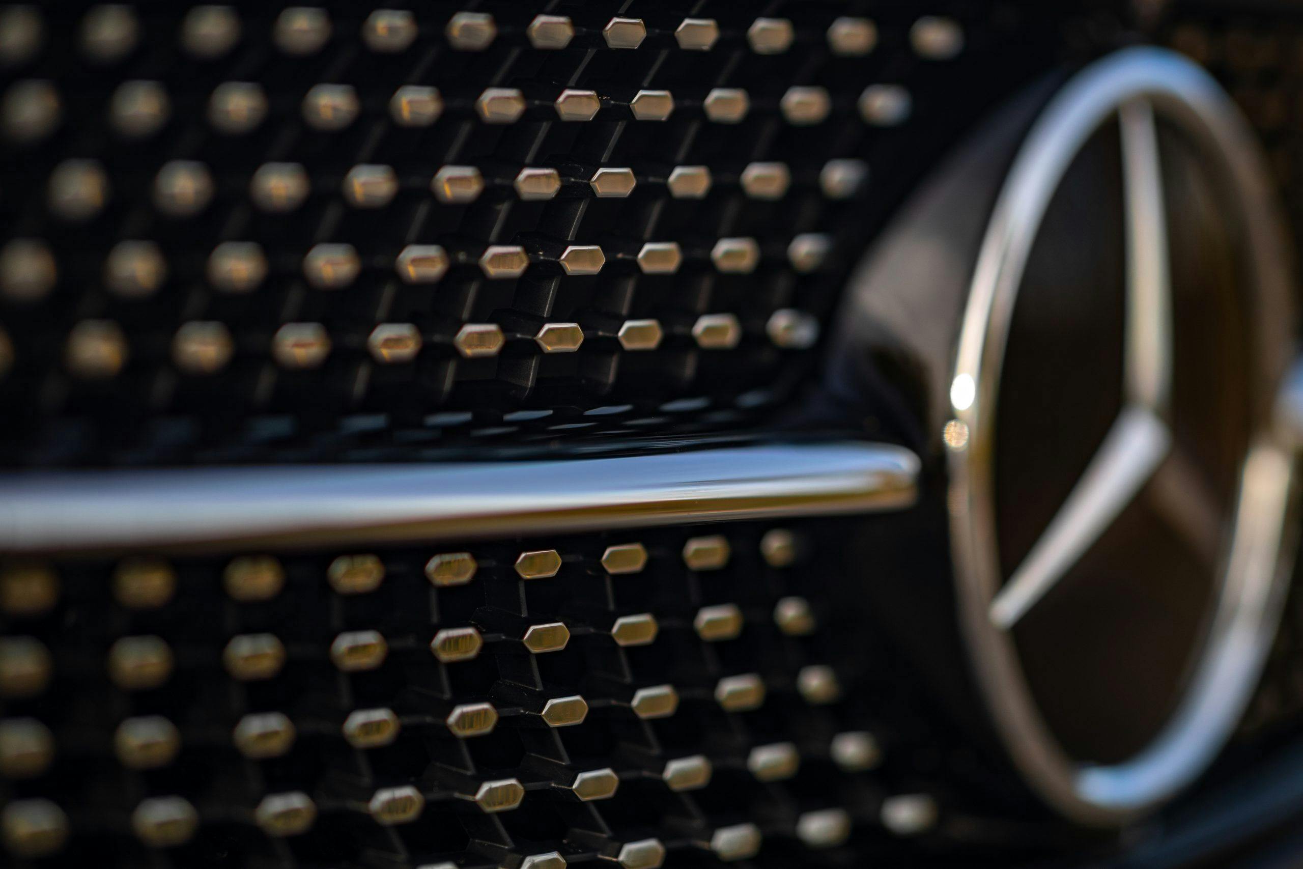 2021 Mercedes Benz E 450 4MATIC front grille texture detail
