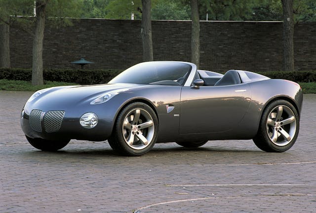 2002 pontiac solstice front three-quarter