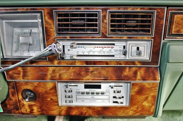 1981 lincoln town car signature radio