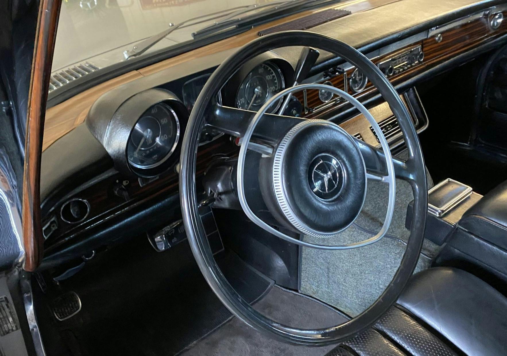 1969 Mercedes-Benz 600 Elvis car interior steering wheel