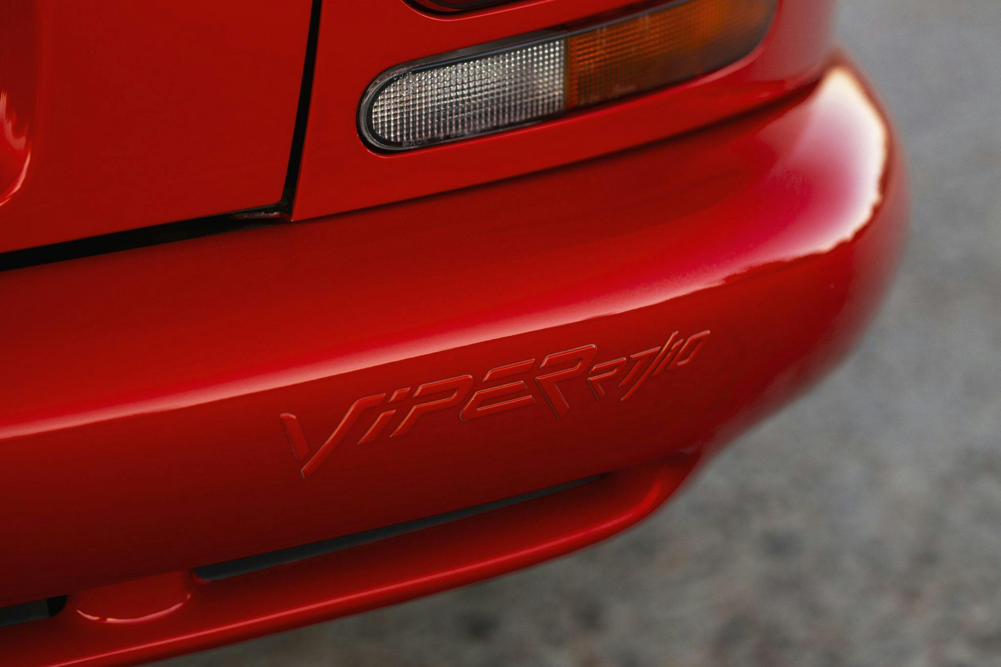 1992 Dodge Viper RT-10 rear bumper lettering