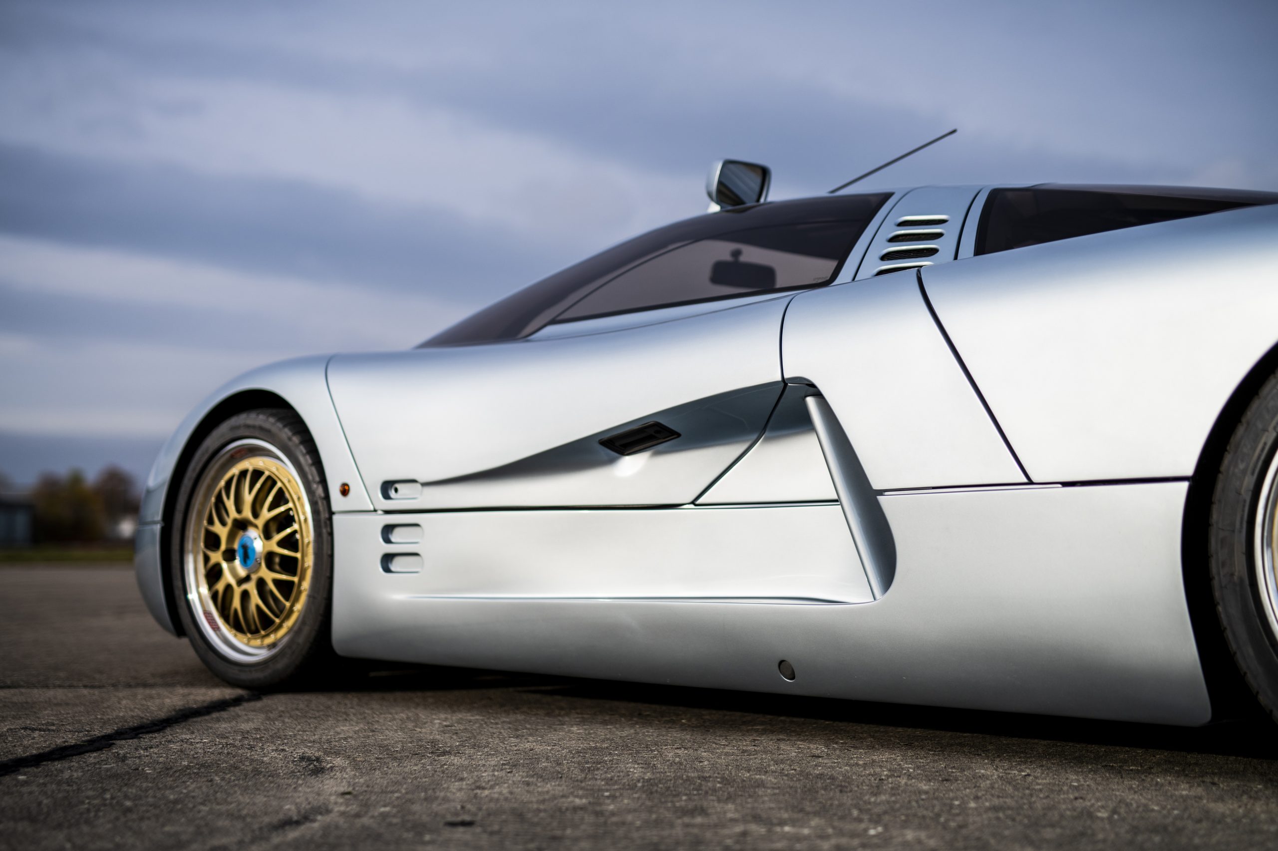 BoS-Models 1:43 Isdera 112i Commendatore Year 1993 silver