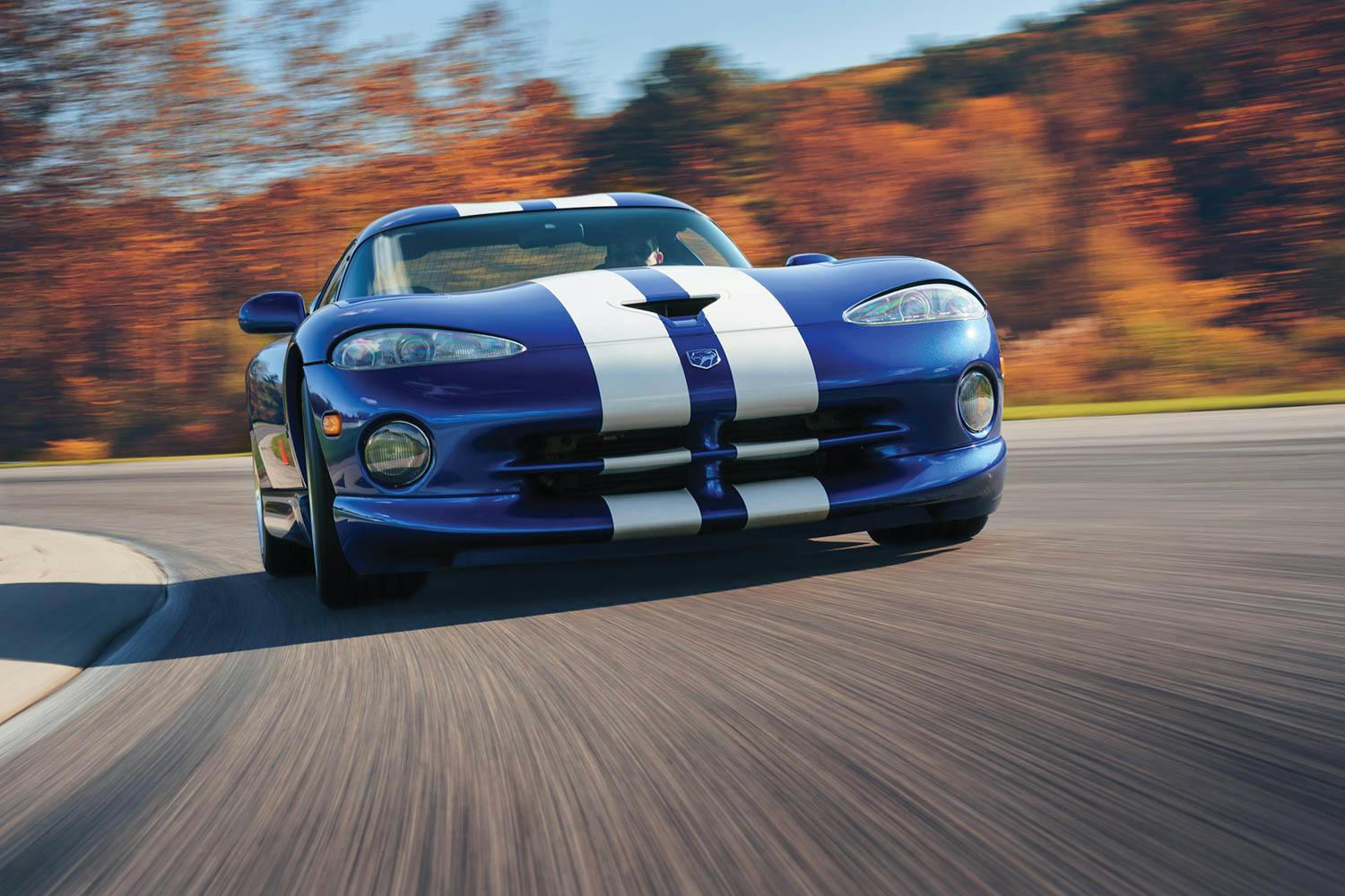 dodge viper gts front close dynamic action