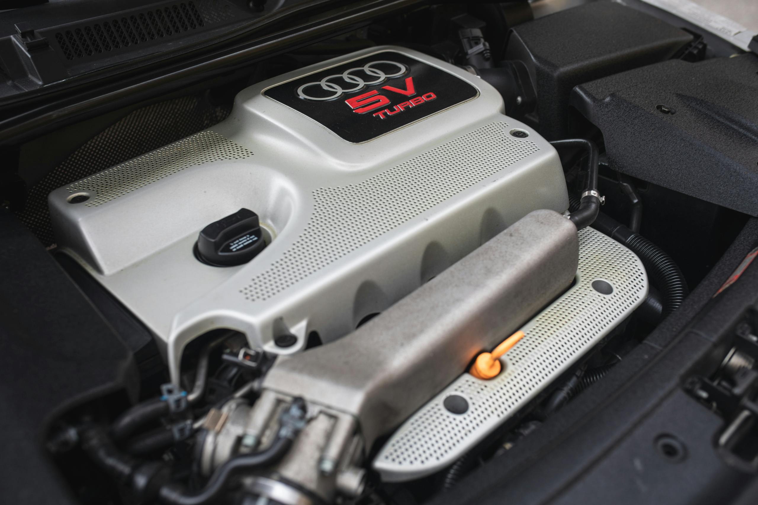 Audi TT Quattro engine cover