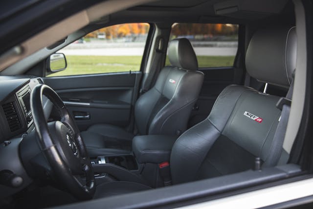 Jeep Grand Cherokee SRT8 interior front seats