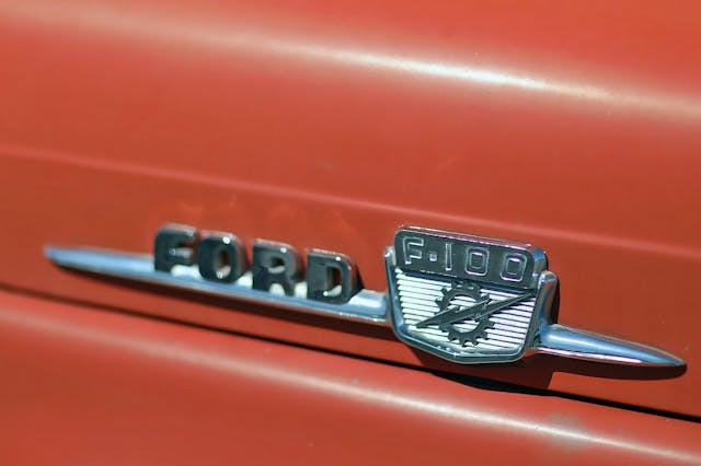 Ford F-100 emblem