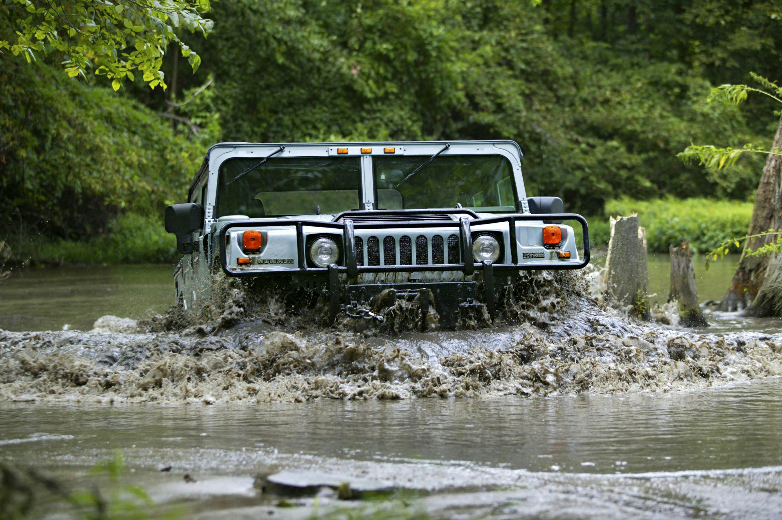 2004 HUMMER H1 front swamp water crossing