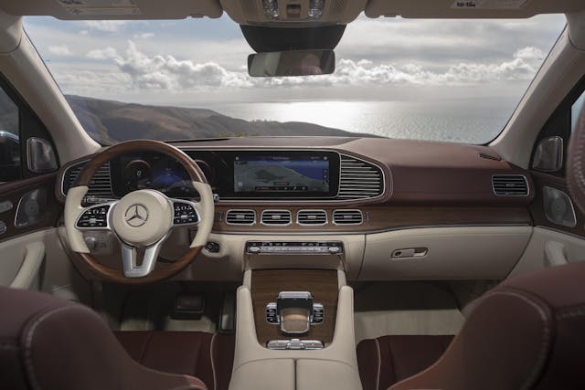 Mercedes-Maybach GLS 600 interior front
