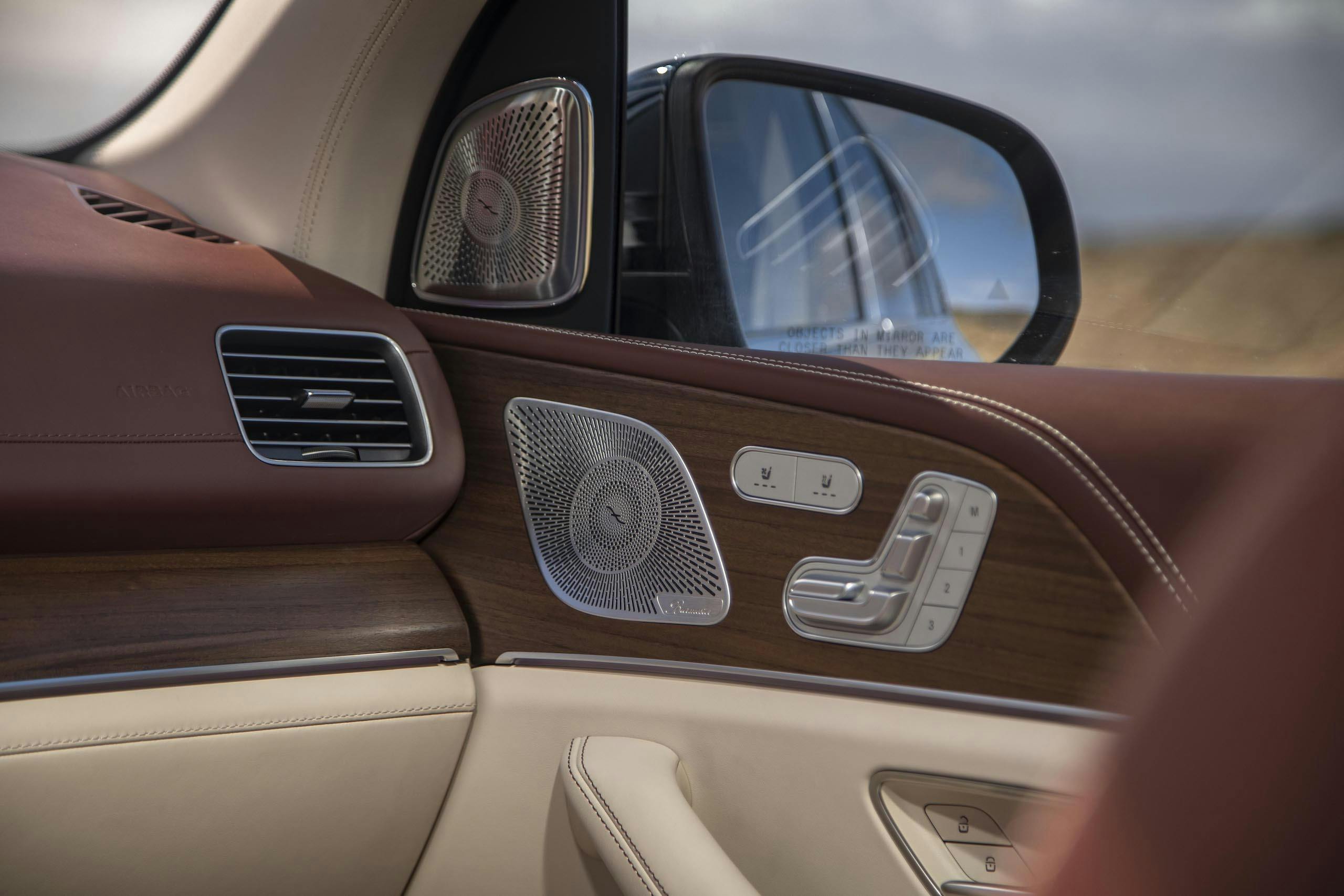 Mercedes-Maybach GLS 600 door side panel detail