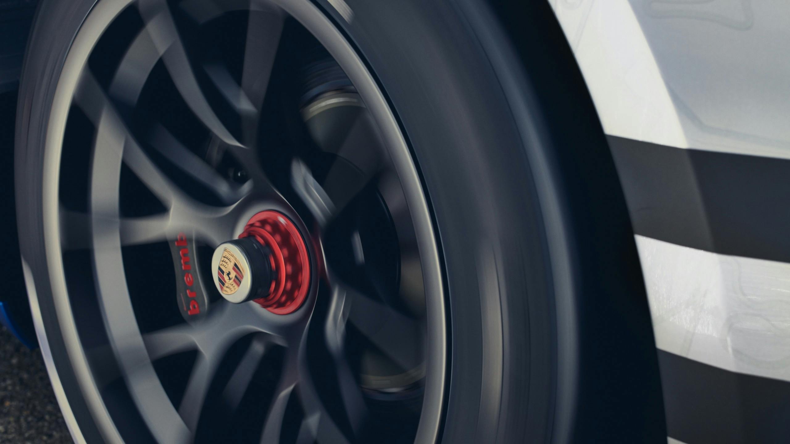 Porsche 911 GT3 wheel hub action detail