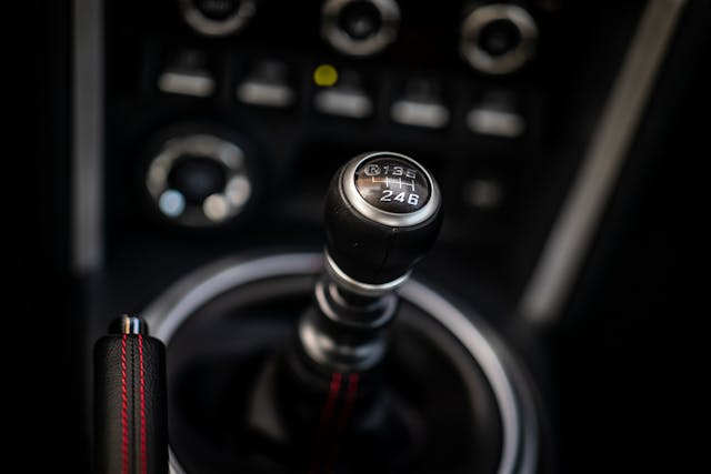 2020 Toyota 86 GT interior six speed shifter detail