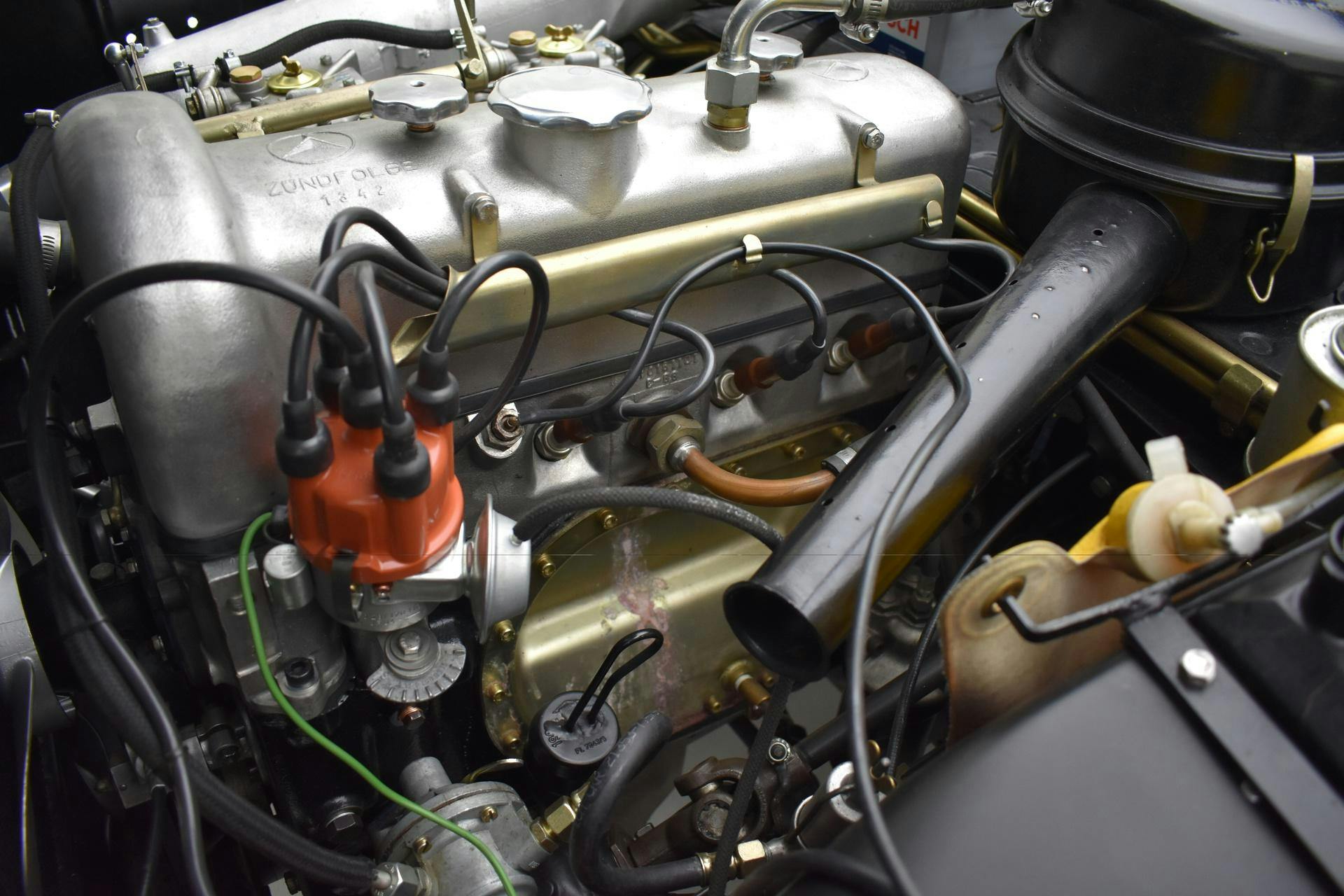 Mercedes-Benz 190 SL Roadster engine