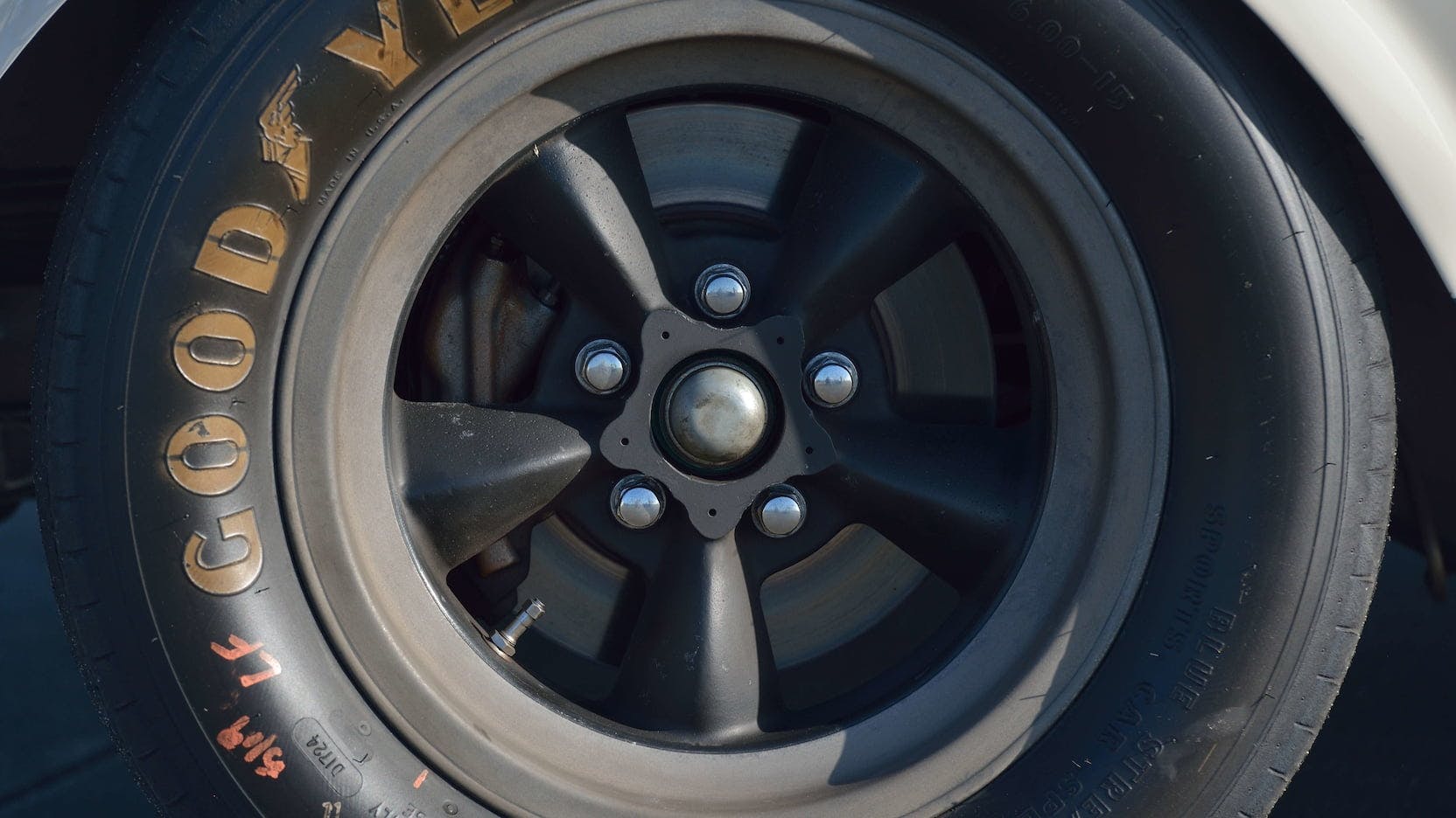 Shelby GT350R Fastback wheel detail