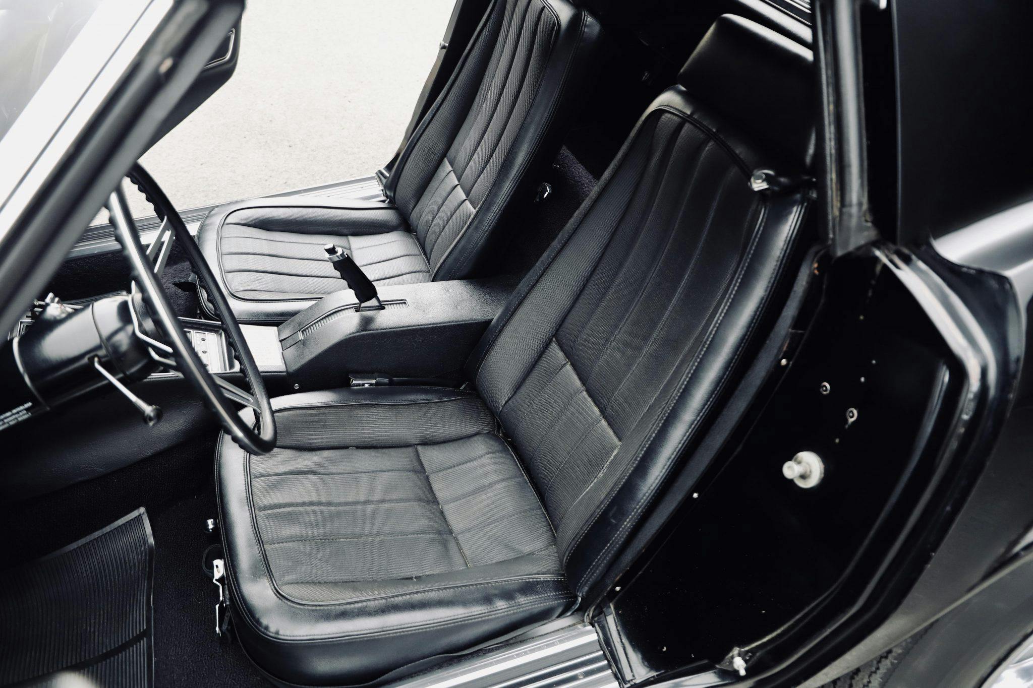 1969 Chevrolet Corvette L88 coupe Tuxedo Black interior