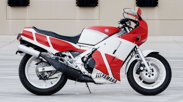1984 Yamaha RZ500 side