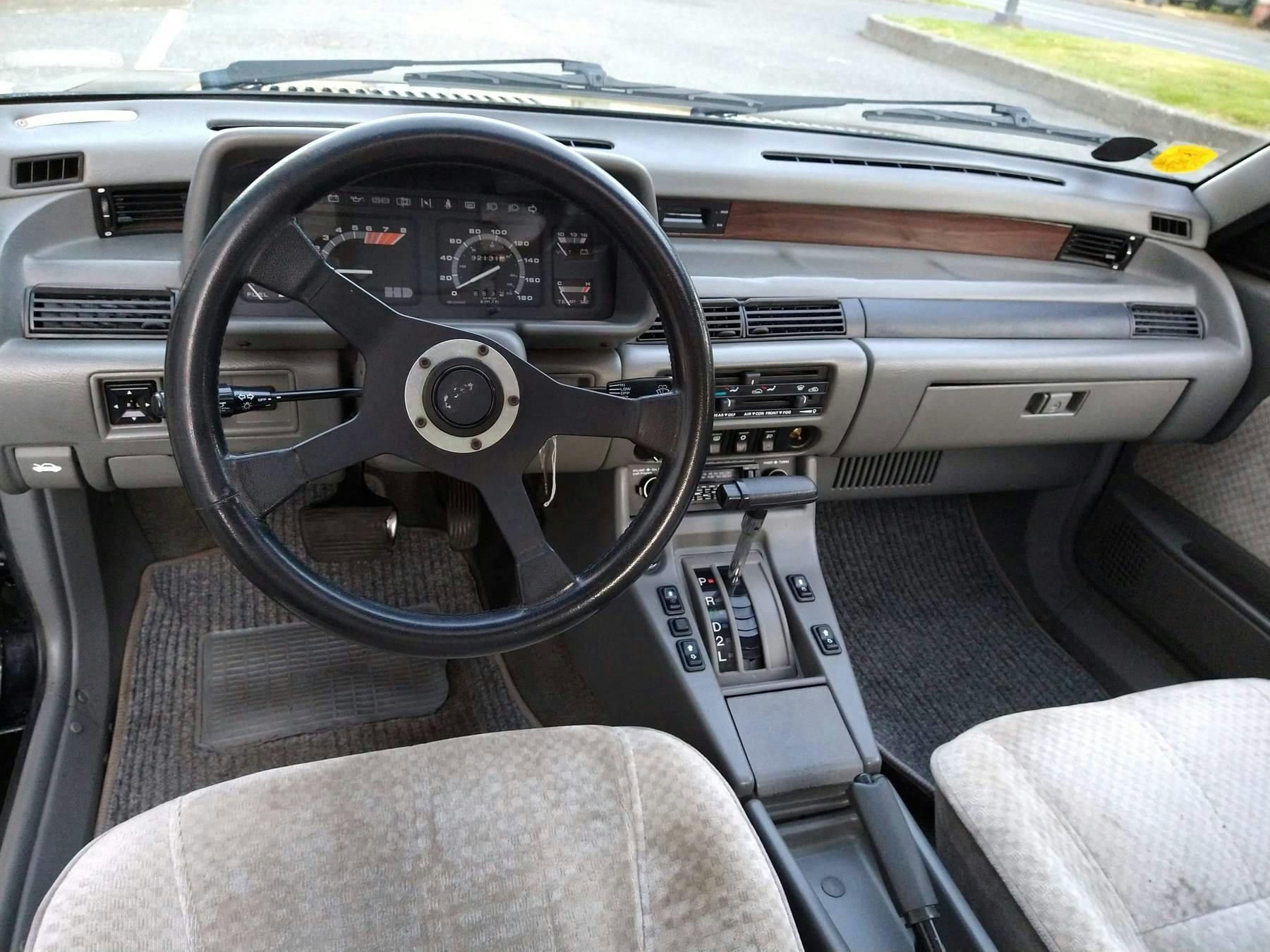1986 Hyundai Stellar Executive interior